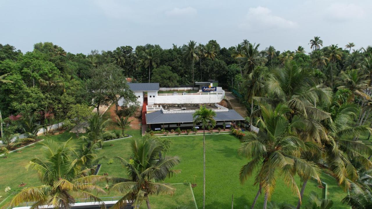 Ashtamudi Lake Garden Resorts Kollam Exterior photo