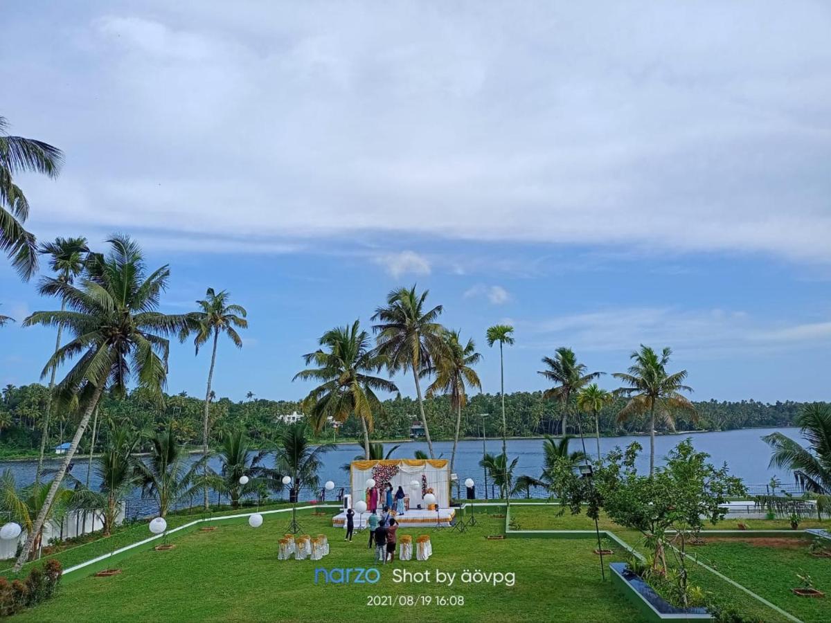 Ashtamudi Lake Garden Resorts Kollam Exterior photo